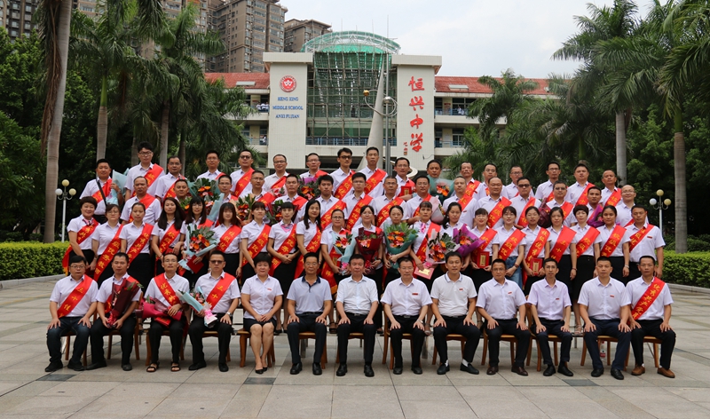 19合影.jpg